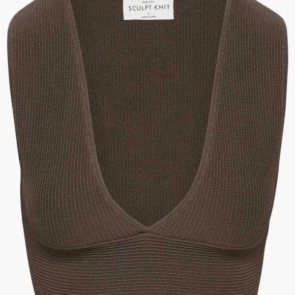 Aritzia Babaton V neck sculpt knit crop top - Picture 6 of 10